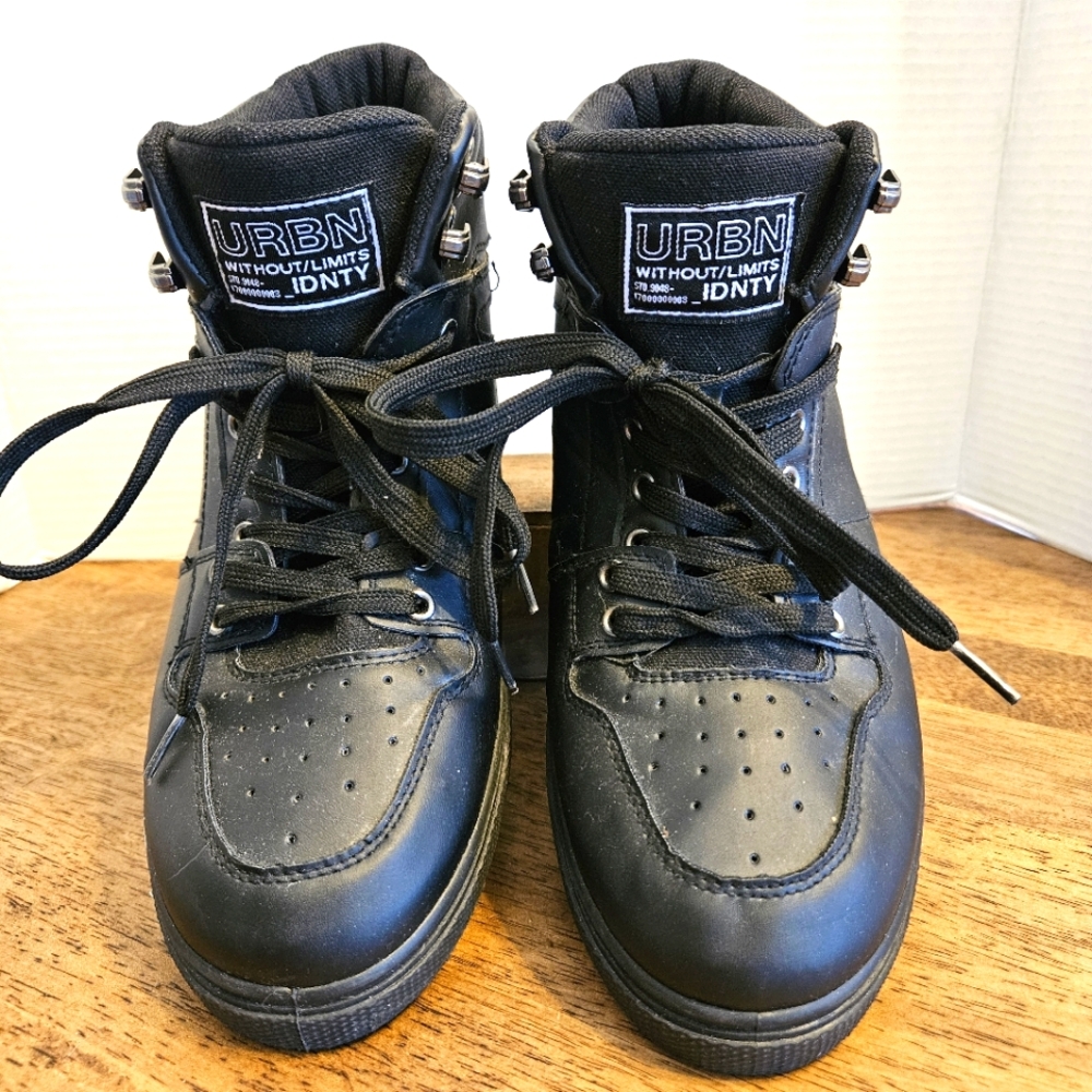 URBN Sz 9 Men's Black High-Top Sneakers